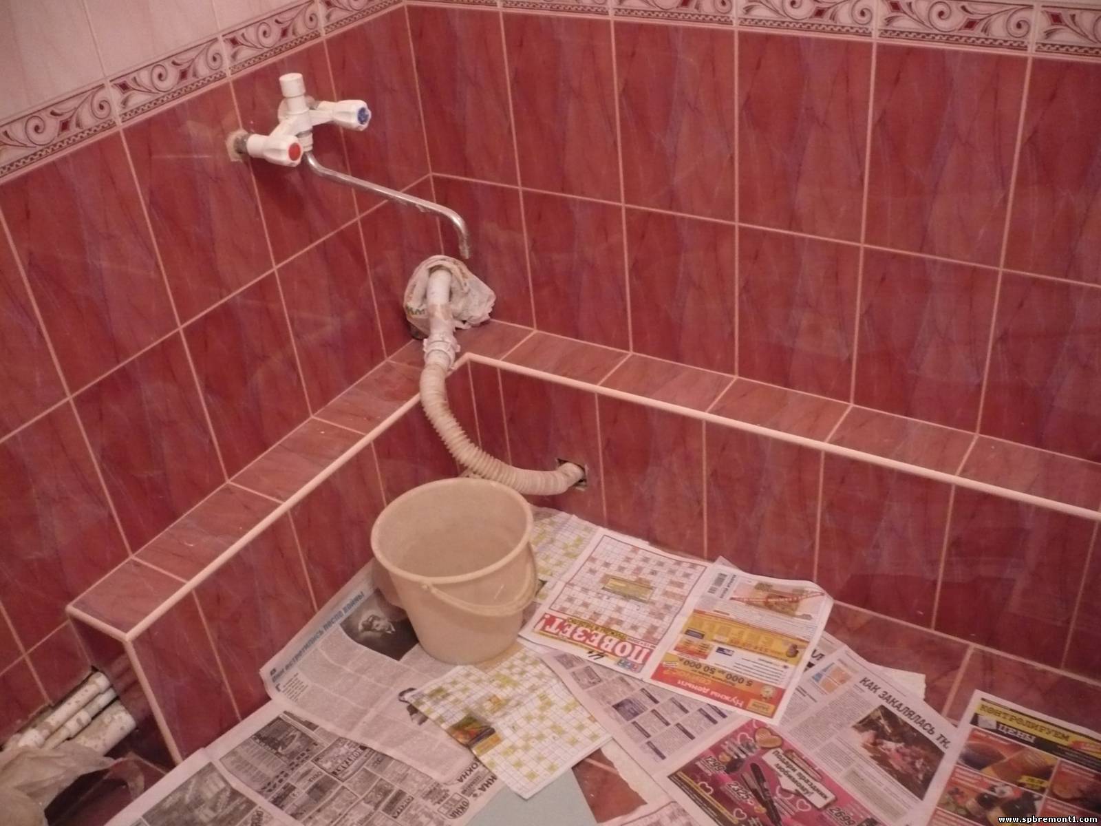 Как грамотно спрятать водопроводные трубы в ванной комнате?
