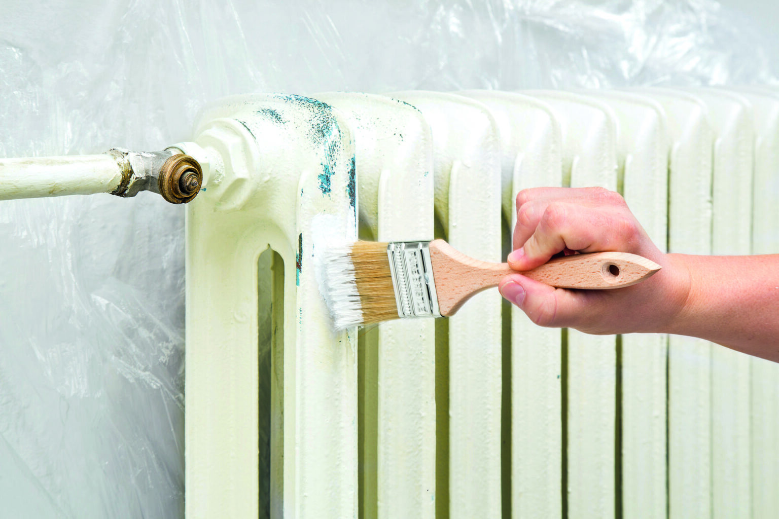 Какая краска подходит для окрашивания радиаторов отопления?