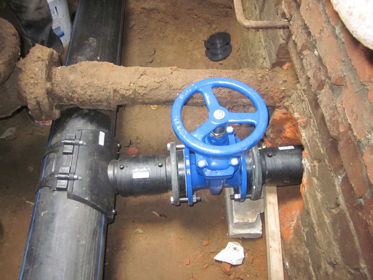 Водопроводные трубы ПНД для холодного водоснабжения, характеристика и монтаж полиэтиленового водопровода и фитингов
