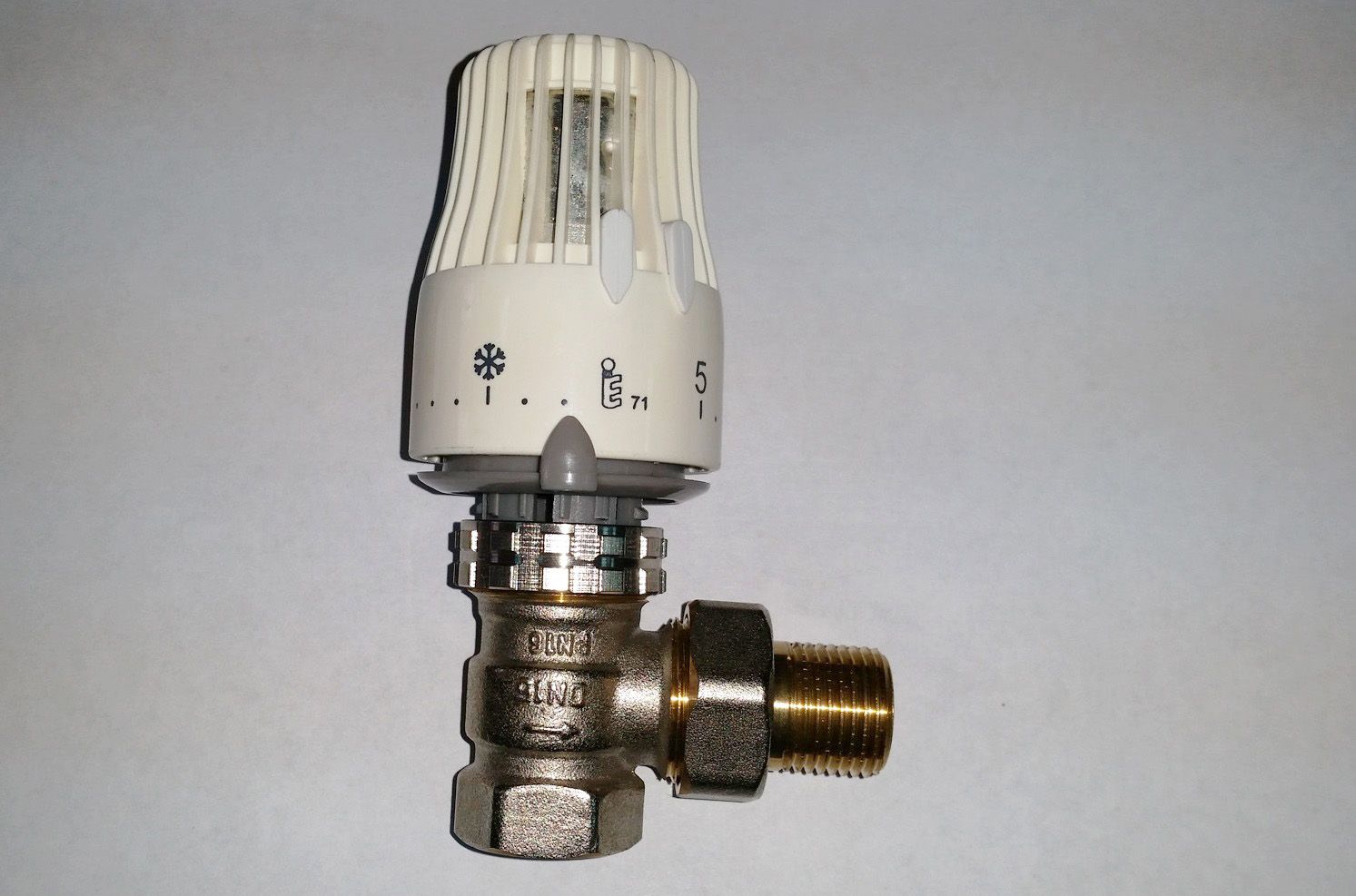 Термостатический клапан для радиаторов отопления: виды, монтаж и регулировка